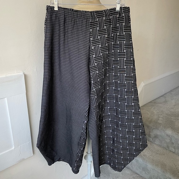 M Square Gray Multi Pattern Lagenlook Viscose Blend Wide Leg Crop Pants EUC O/S